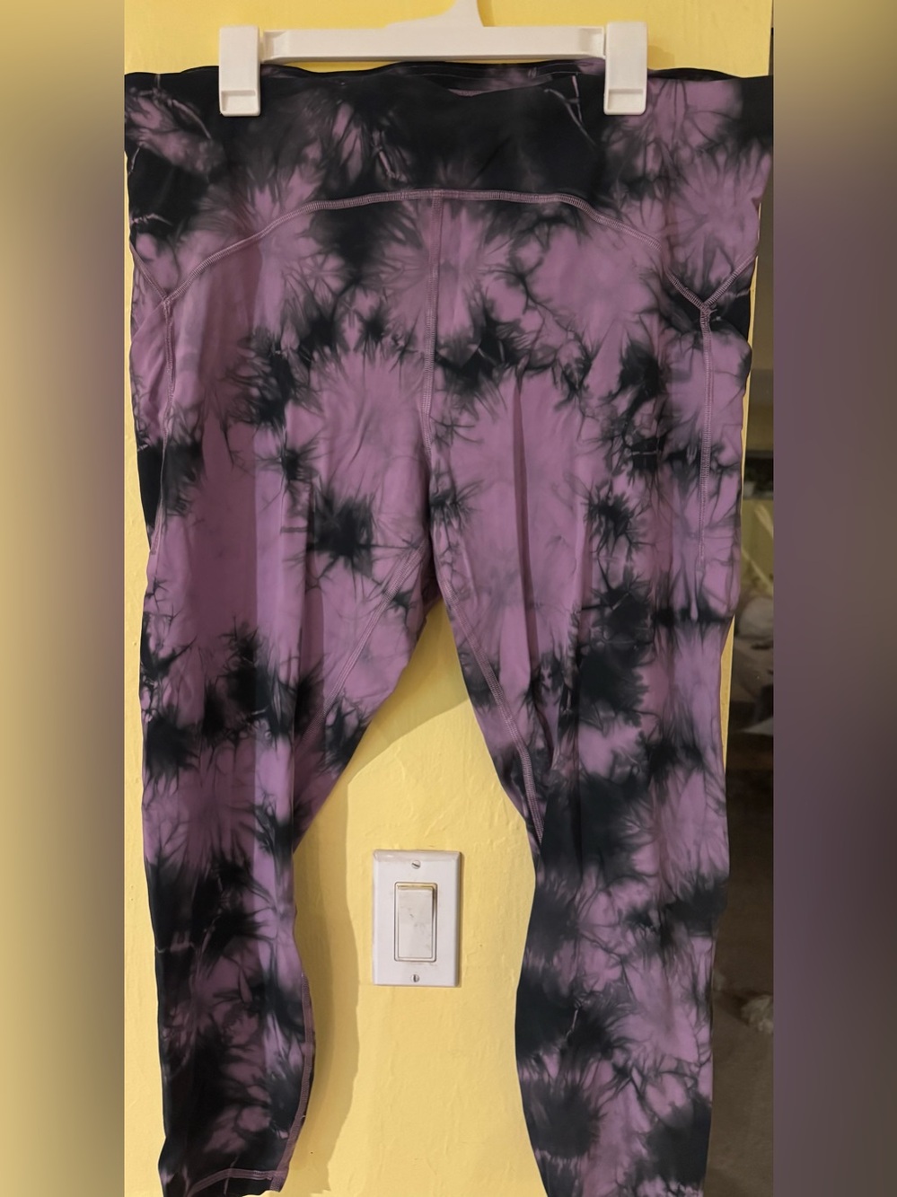 lululemon athletica size 20 Purple & Black Tie-Dye Power Thru High Rise Tight 25
